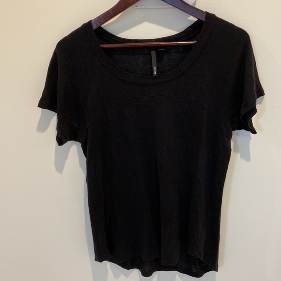 Joe Jeans Linen essential black tee, set of two great condition. Size Medium fit - Picture 3 of 8